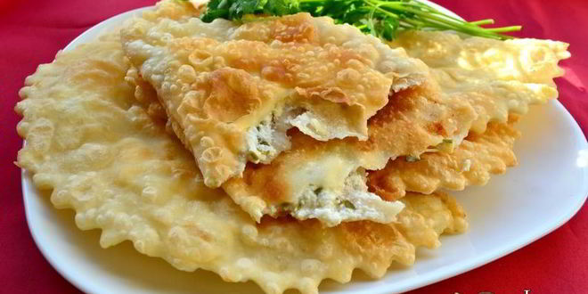 Рецепт хрустящих лепешек с сыром фета и зеленью