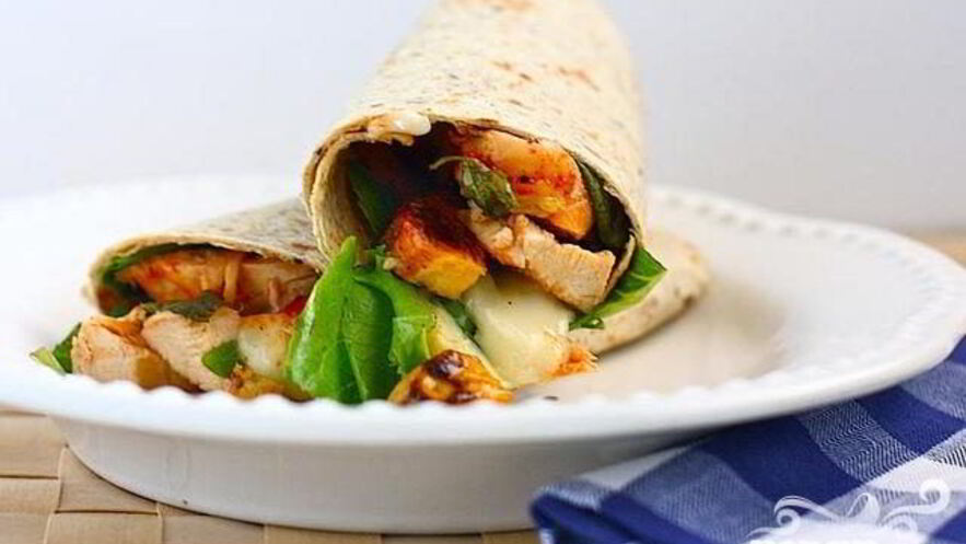 Рецепт лепешек с курицей, шпинатом и сыром бри