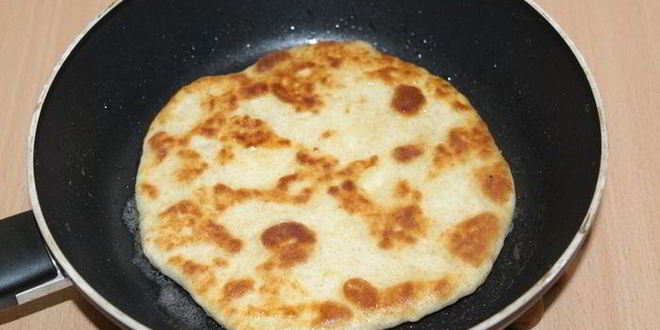 Рецепт лепешек с мукой, брынзой и моцареллой
