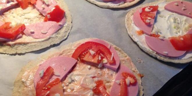 Рецепт питы с колбасой, сыром и яйцом