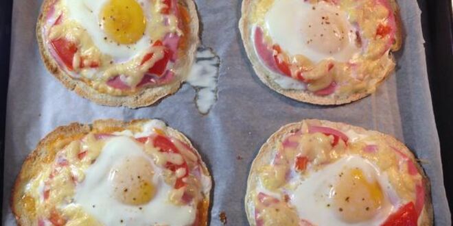 Рецепт питы с колбасой, сыром и яйцом