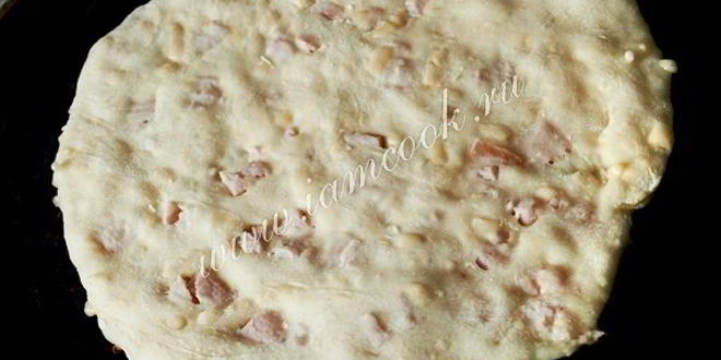 Рецепт сырных лепешек с ветчиной