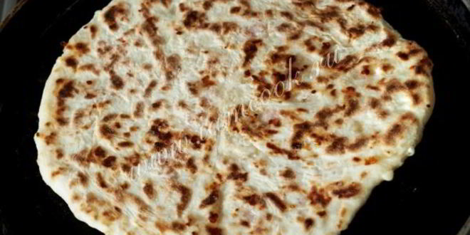 Рецепт сырных лепешек с ветчиной