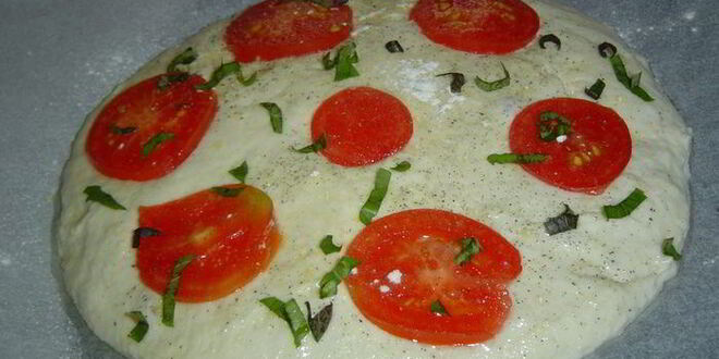 Рецепт великолепной лепешки с помидорами