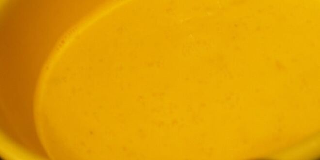 Рецепт яичницы-болтуньи с тунцом, маринованным перцем и лепешками пита