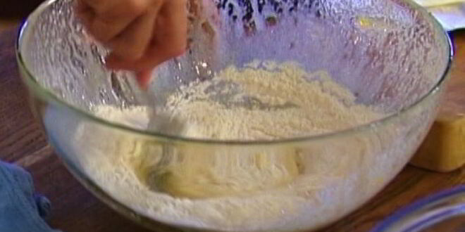 Рецепт маффинов с гречневыми хлопьями и вишней