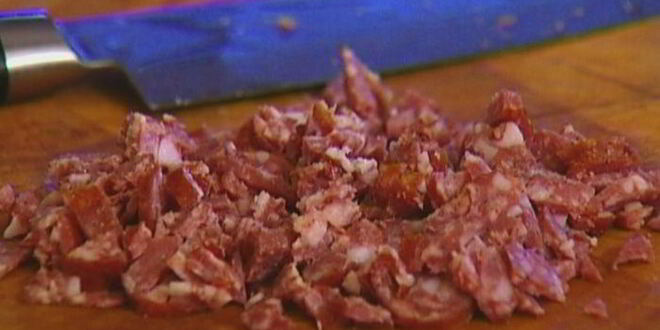 Рецепт маффинов с копчеными колбасками и сыром