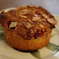 Рецепт Маффинов со свежей малиной и миндальной корочкой