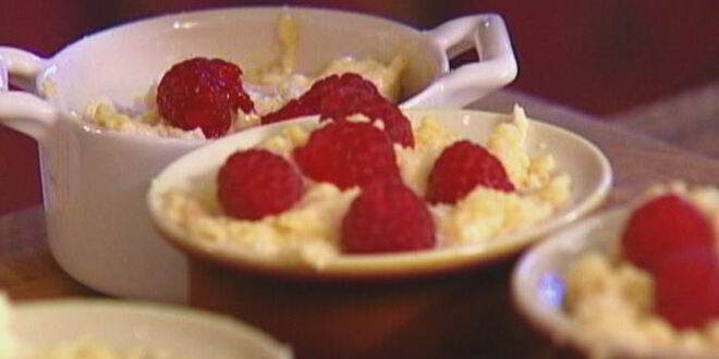 Рецепт маффинов со свежей малиной и миндальной корочкой