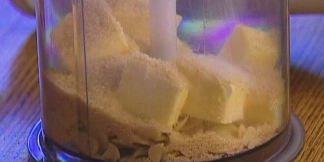 Рецепт маффинов со свежей малиной и миндальной корочкой