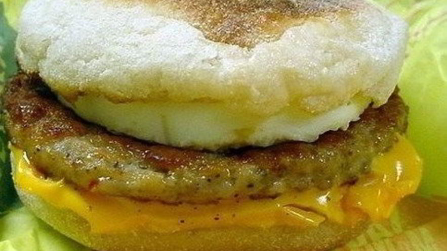 Рецепт макмаффина с яйцом и свиной котлетой