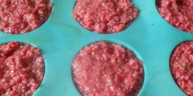 Рецепт мясных маффинов с пшеничкой и свеклой