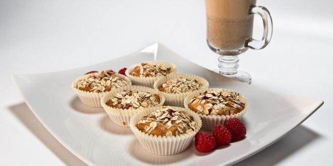 Рецепт овсяных маффинов с малиной