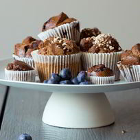 Полбяные постные маффины с бананами и черникой