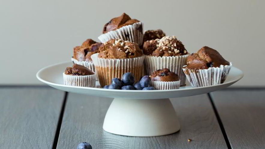 Рецепт полбяных постных маффинов с бананами и черникой