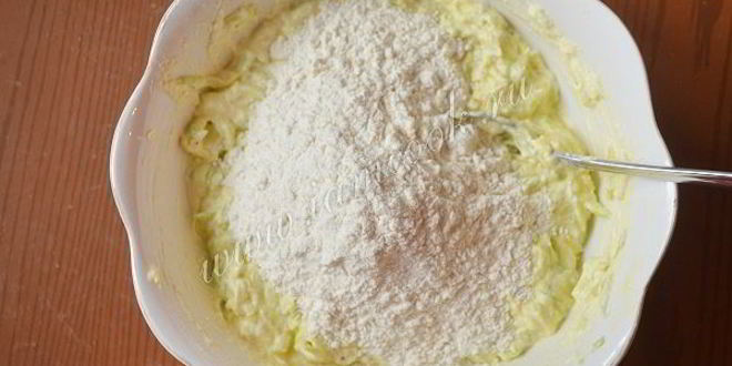 Рецепт творожных маффинов с кабачком