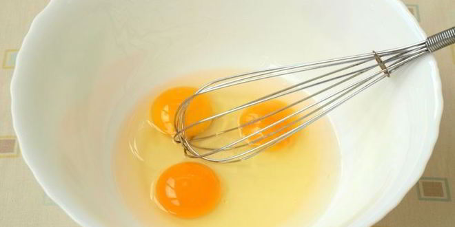 Рецепт закусочных маффинов с колбасой и сыром