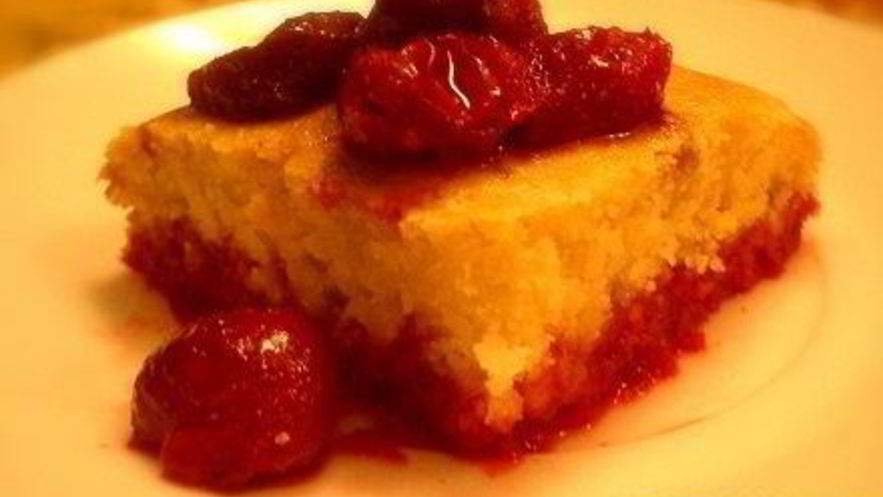 Рецепт лимонного манника с вишневым соусом