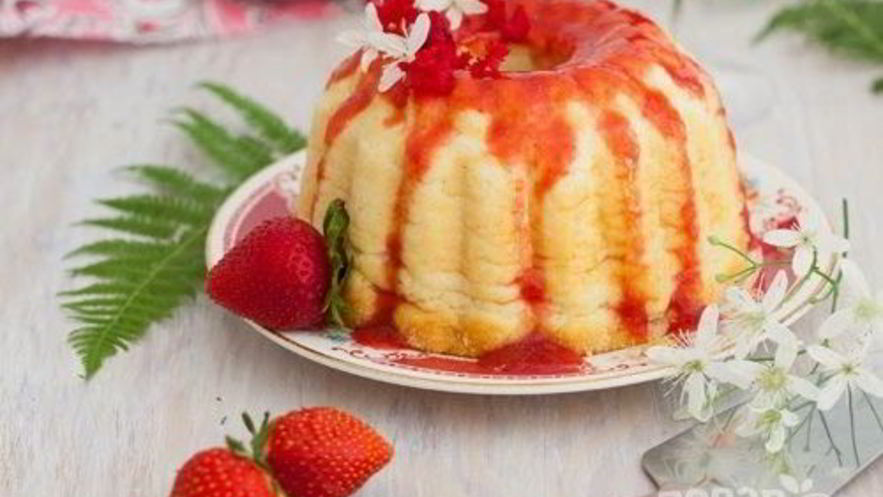 Рецепт манника с клубничным соусом