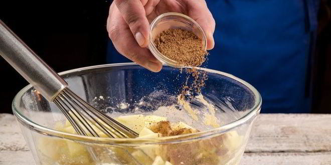 Рецепт нежного манника с яблоками