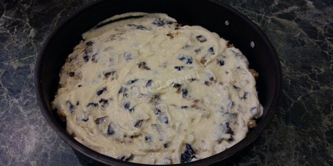 Рецепт пирога манник с творогом и черносливом