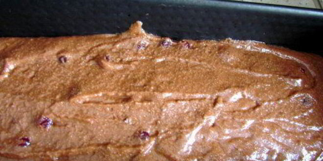 Рецепт постного шоколадного манника с клюквой