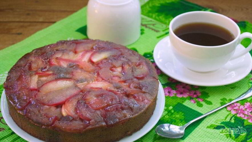 Рецепт шоколадного манника с карамельными яблоками