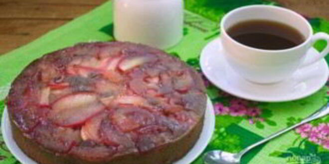 Рецепт шоколадного манника с карамельными яблоками