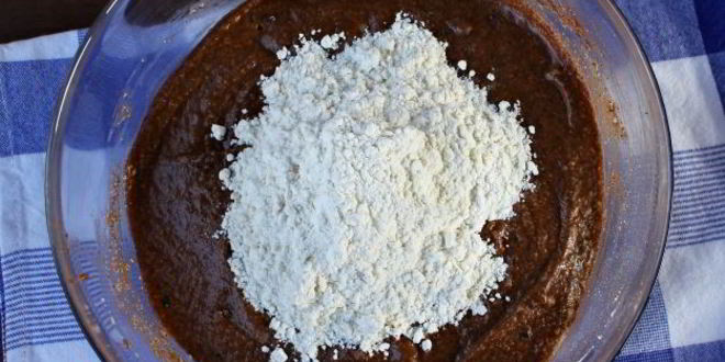 Рецепт шоколадного манника с вишней