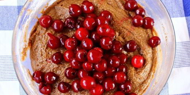 Рецепт шоколадного манника с вишней