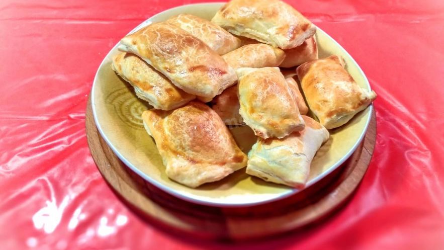 Рецепт несладких слоек с щавелем и творогом