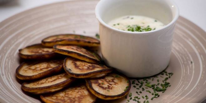 Рецепт гречневых оладий с грибным соусом