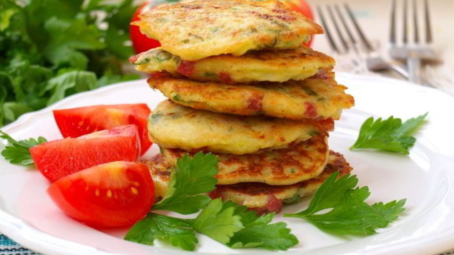 Рецепт кабачковых оладий с колбасой