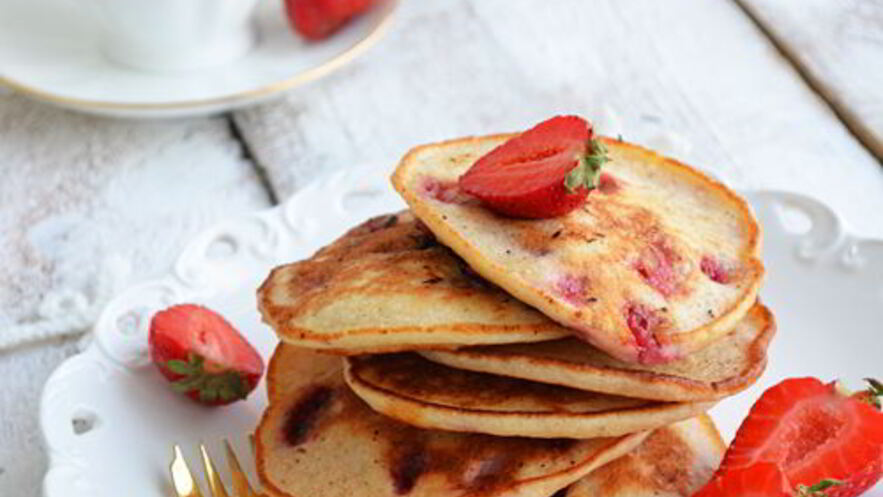 Рецепт клубничных оладий с рикоттой