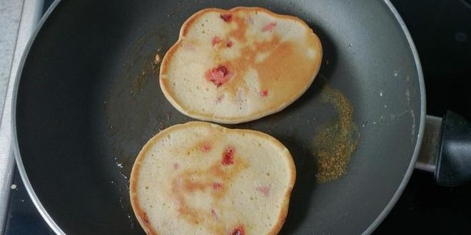 Рецепт клубничных оладий