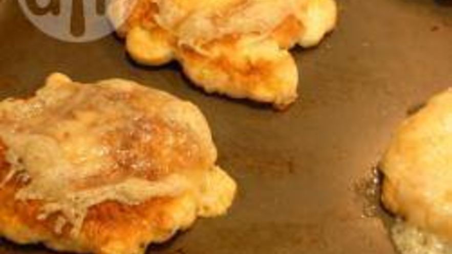 Рецепт кукурузных оладий с сыром