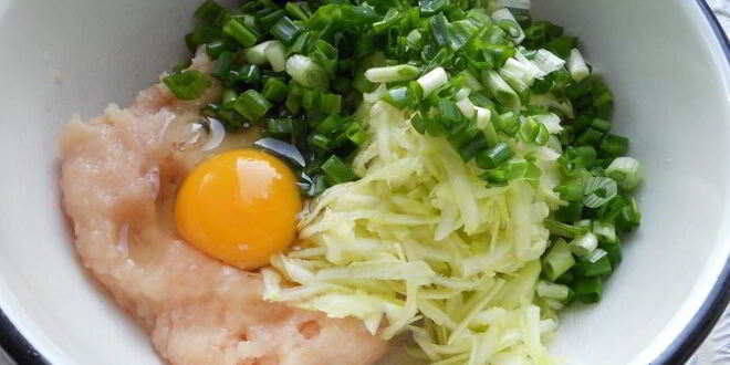 Рецепт куриных оладий с кабачком