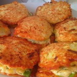 Рецепт Оладий из кабачка с чесноком и сыром