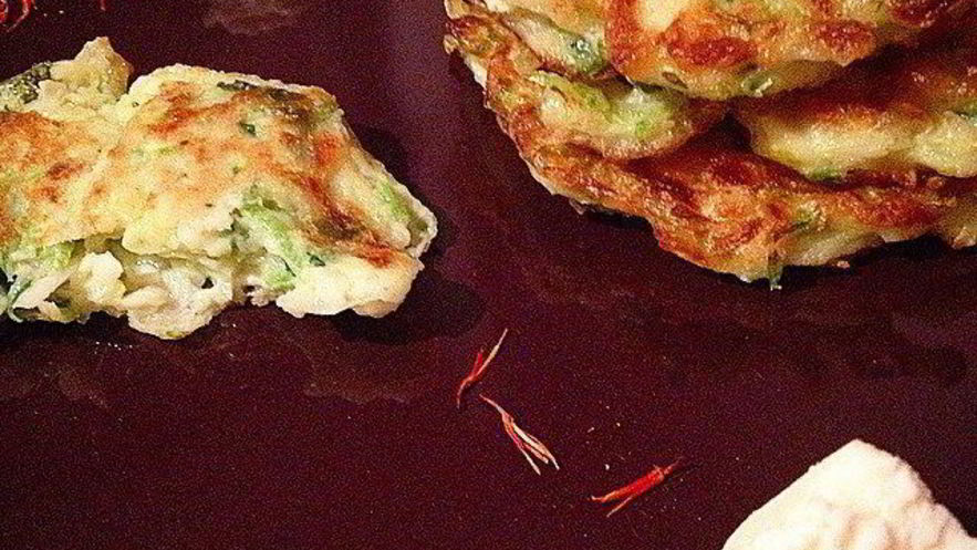 Рецепт оладий из цукини, сельдерея и сыра