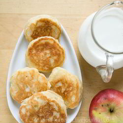 Рецепт Оладий на дрожжевом тесте с яблоками
