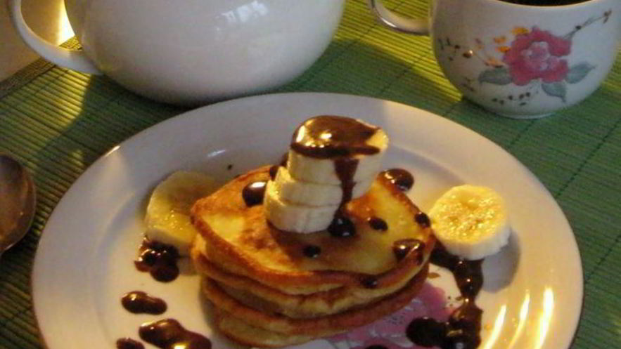 Рецепт оладий с бананом, яблоком и корицей