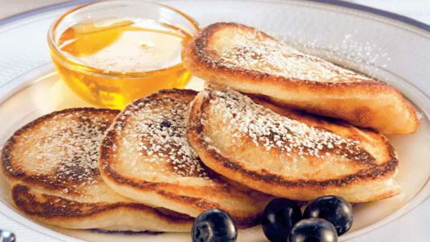 Рецепт оладий с черникой и кофе американо