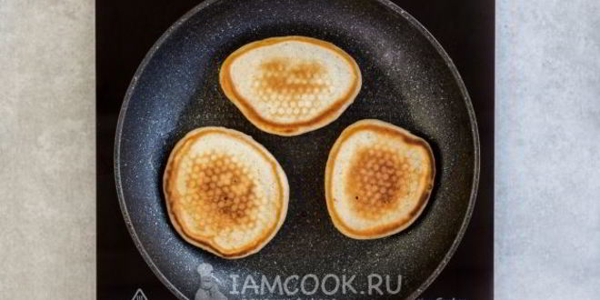 Рецепт пышных оладий на молоке без дрожжей