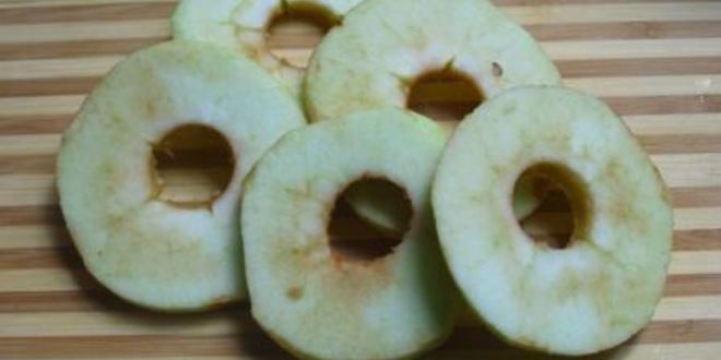 Рецепт яблочных оладий с корицей