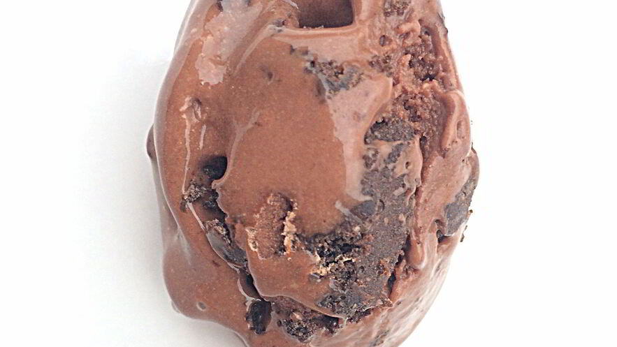 Рецепт мороженого с молочным шоколадом и шоколадным печеньем