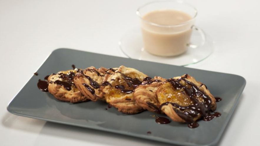 Рецепт песочного печенья с шоколадным чили соусом