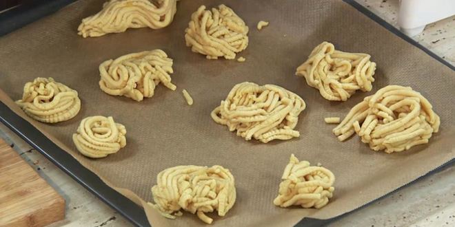 Рецепт песочного печенья с шоколадным чили соусом