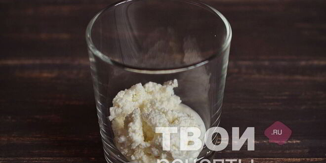 Рецепт творожного десерта с печеньем и бананом