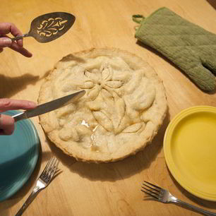 Рецепт Готовима пирог из изюма и риса на пресном и дрожжевом тесте