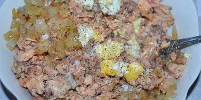 Рецепт наливного пирога с рыбой в мультиварке